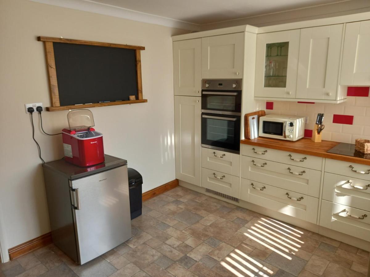 Pet Friendly Beautiful Detached Cottage Close To Spurn Point, Easington And Withersea キングストン・アポン・ハル エクステリア 写真