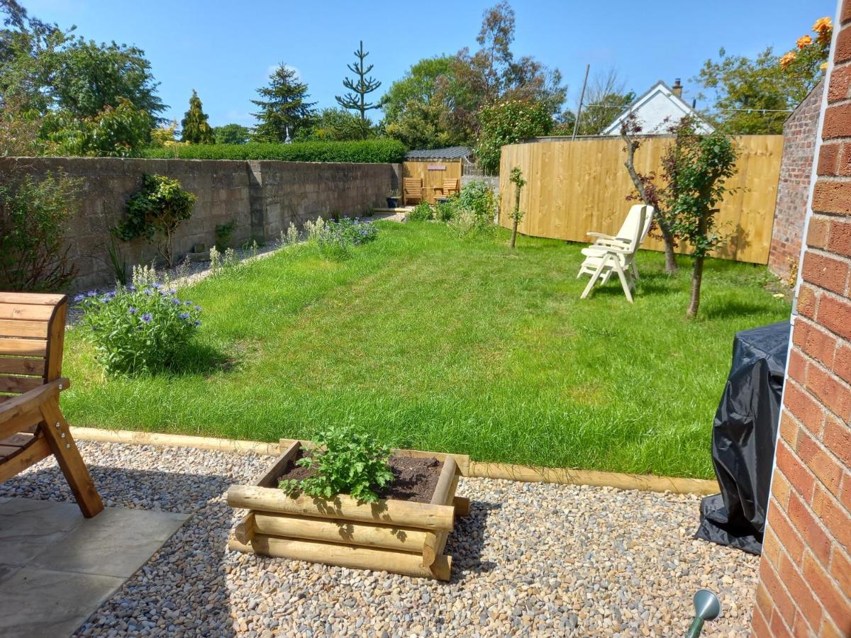 Pet Friendly Beautiful Detached Cottage Close To Spurn Point, Easington And Withersea キングストン・アポン・ハル エクステリア 写真