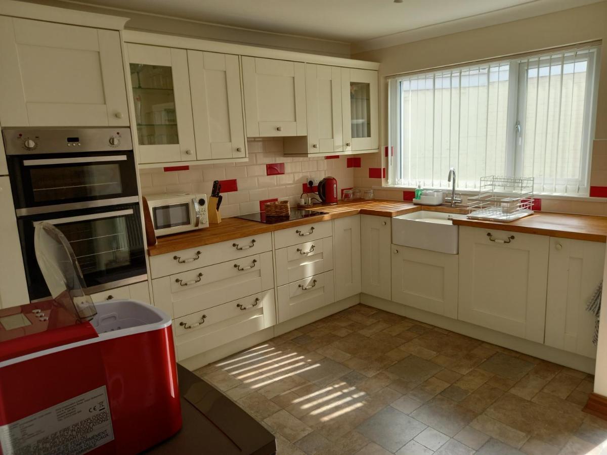 Pet Friendly Beautiful Detached Cottage Close To Spurn Point, Easington And Withersea キングストン・アポン・ハル エクステリア 写真