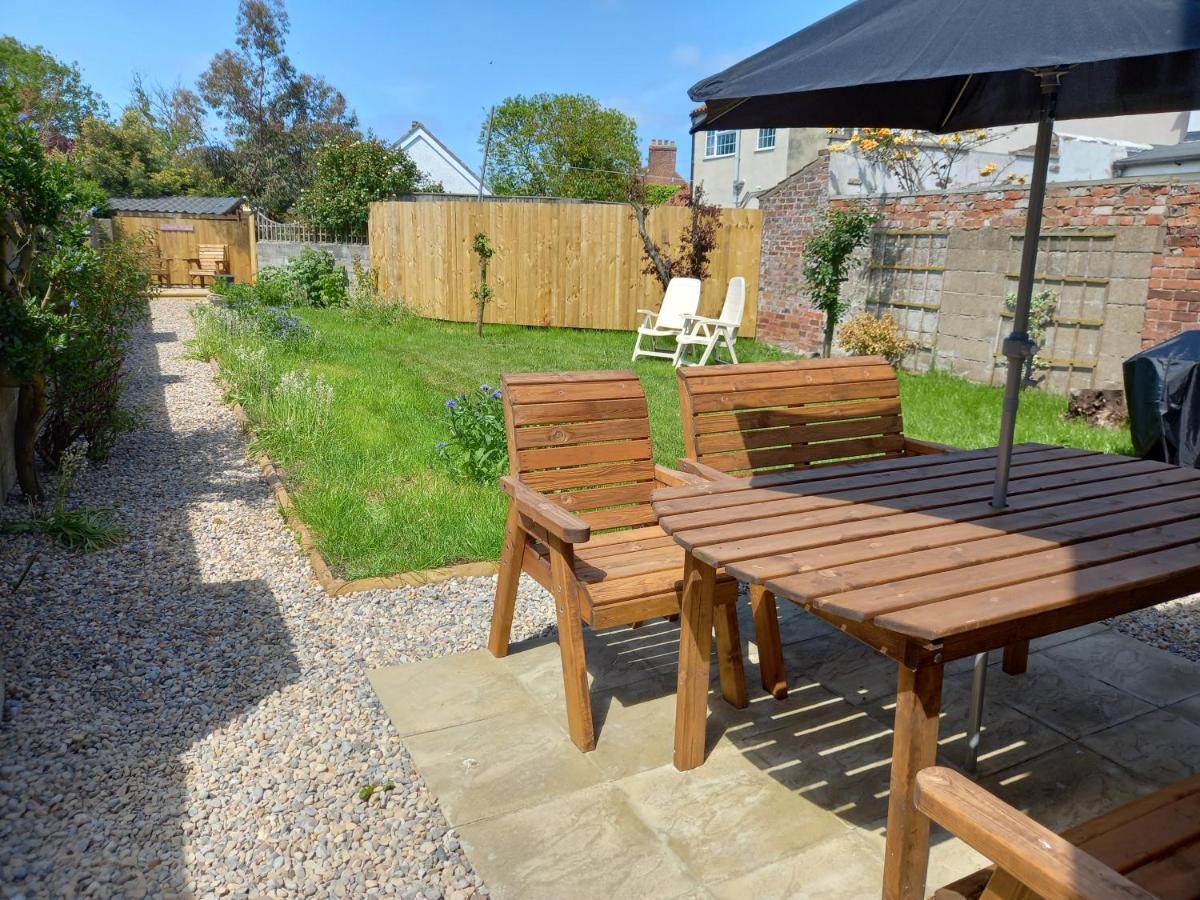 Pet Friendly Beautiful Detached Cottage Close To Spurn Point, Easington And Withersea キングストン・アポン・ハル エクステリア 写真